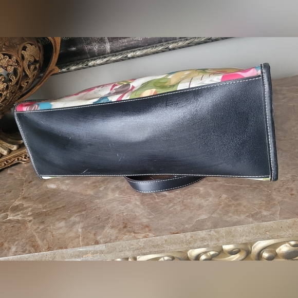 Maxx New York Women's Fashionista Graphic Vinil Shoulders/Tote Bag 15"×10"×5" - Picture 12 of 16